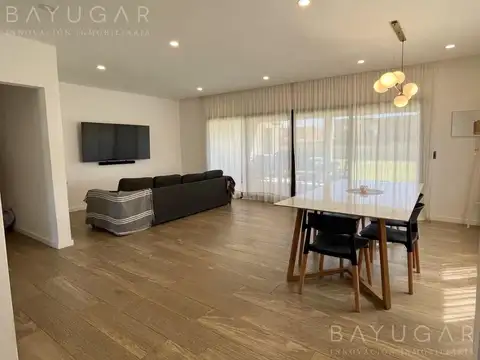 Venta Casa - Barrio Santa Lucia, Pilar del Este