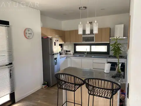 Venta Casa - Barrio Santa Lucia, Pilar del Este