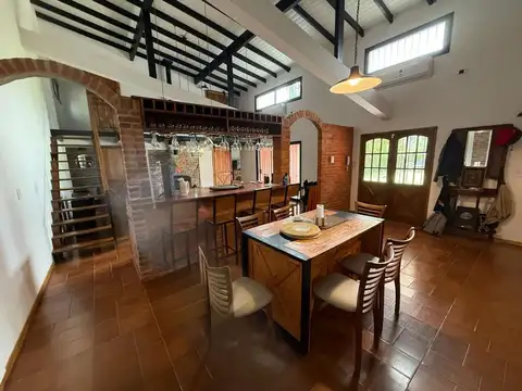Casa 5 ambientes con 2 baños