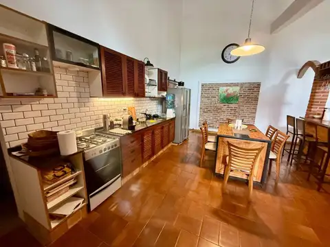 Casa en Venta con 2 cocheras