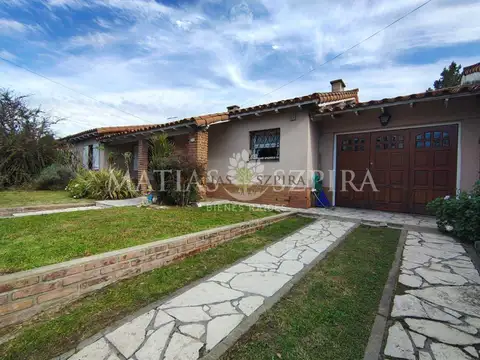 Casa en Venta con 2 cocheras