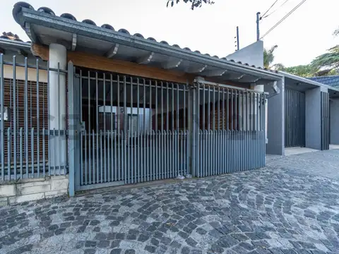Venta Casa Apto Crédito c/Pileta Parque y Quincho Ideal Modernizar