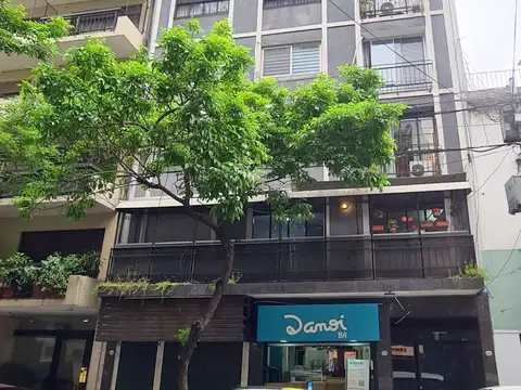 Paraguay al 2000 y Ayacucho, Recoleta. Piso 3 Contrafrente abierto. 173 m2 totales. 82 m2 cubiertos. 4 ambientes. 3 dormitorios. Baño y Toilette. Terraza propia de 91 m2. Lavadero independiente.