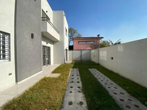 Casa 3 ambientes con 2 baños