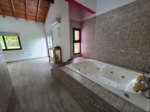 Casa 7 ambientes con 2 baños