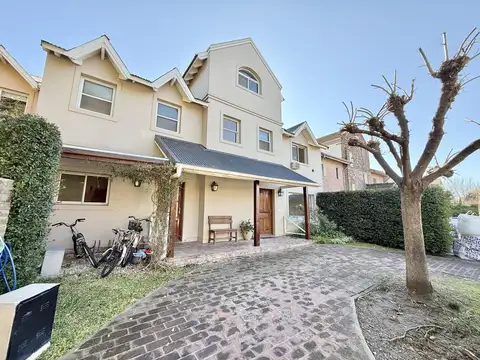 Casa a la Venta en el Barrio Cerrado Los Aromos, San Isidro