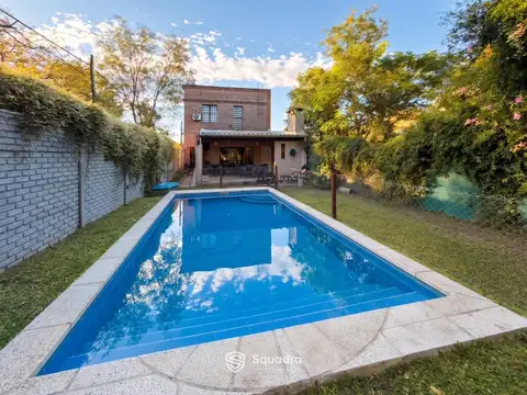 VENTA | PERMUTA - Casa de 2 dormitorios con cochera, jardín y piscina - Fisherton, Rosario.