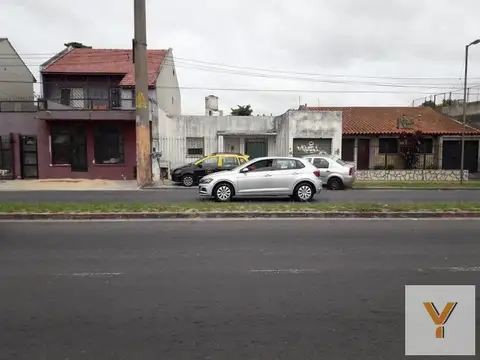 Casa en venta - 3 Dormitorios 2 Baños - 370mts2 - Quilmes