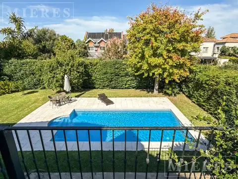 Casa 6 ambientes con 4 baños