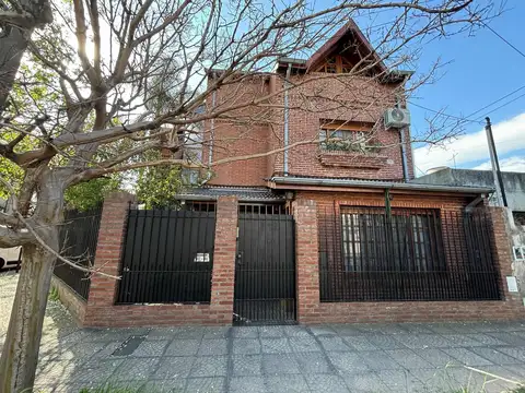 Casa 4 ambientes con detalles de categoría. Florida.