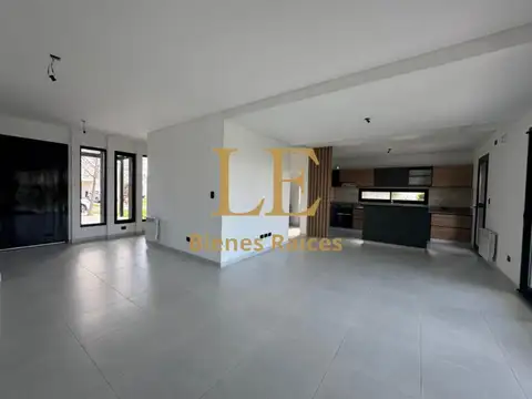 Casa en Venta en Haras Santa María, USD 239.900