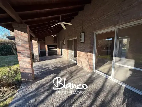 Casa en Venta con 3 cocheras