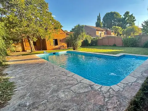 Casa en Venta con 1 cochera