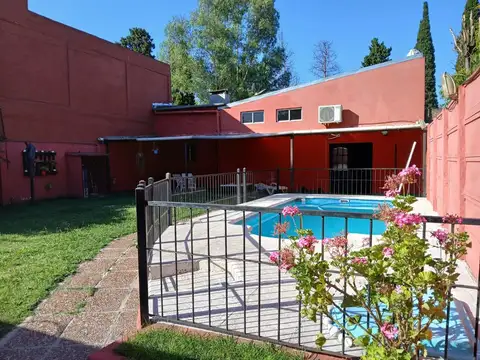 Casa 6 ambientes con 4 baños