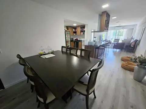 Departamento en Alquiler con 1 cocheras