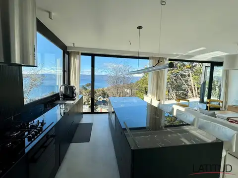 Casa 5 ambientes con 4 baños