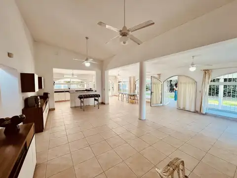 venta Casa quinta con tres lotes