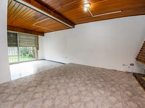 Casa en Alquiler con 1 cochera