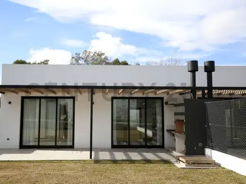 CASA EN VENTA DE DOS DORMITORIOS EN GORINA