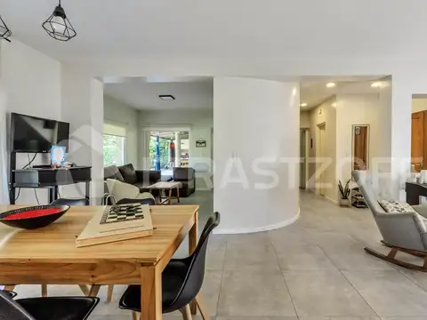 Casa 6 ambientes con 3 baños