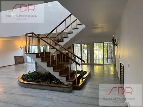 Casa en Venta con 3 cocheras