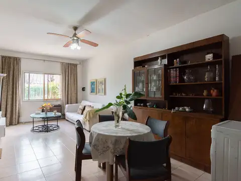 Casa 5 ambientes con 2 baños