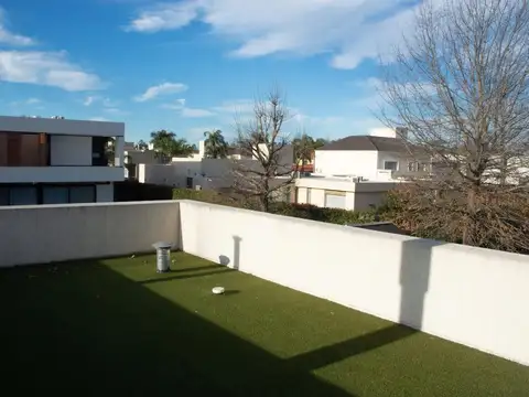 Casa en Alquiler en Funes, USD 2.700