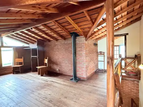 Casa en Alquiler con 1 cochera