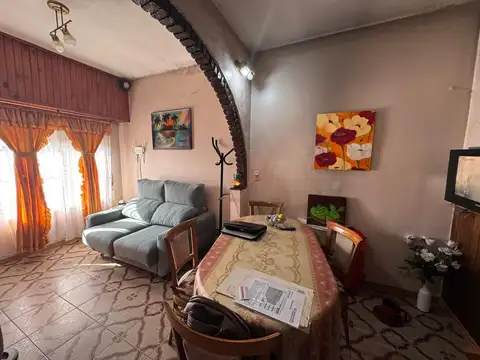 VENTA CASA 4 AMB CON COCHERA EN FLORENCIO VARELA