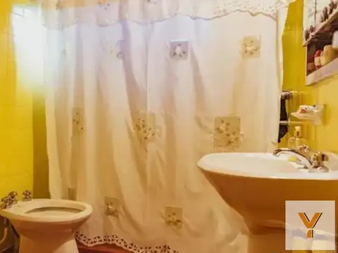 Casa en venta - 3 Dormitorios 2 Baños - Villa Gesell
