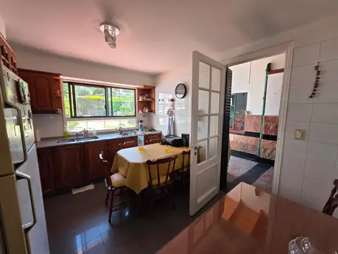 Casa Petit Hotel 6 amb, depend. Quincho, Jardin y Pileta 293m2