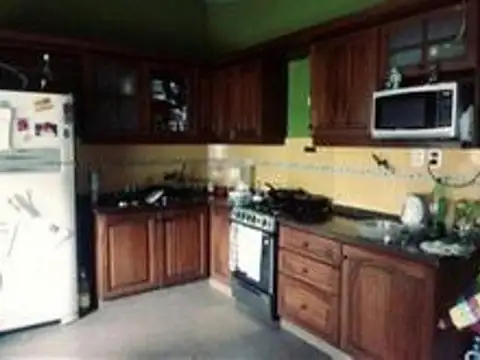 Casa 5 ambientes con 2 baños