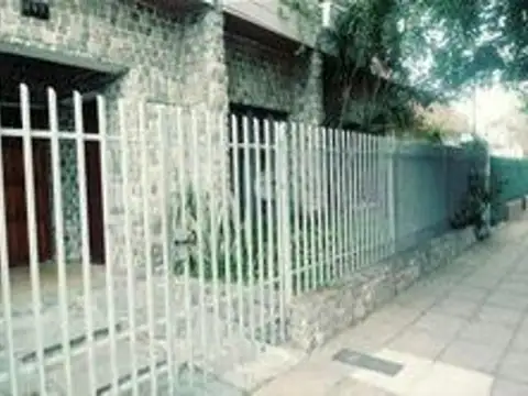 Casa en Venta - Moron sur. 5 Ambientes