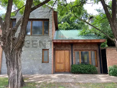 Casa en Venta con 2 cocheras