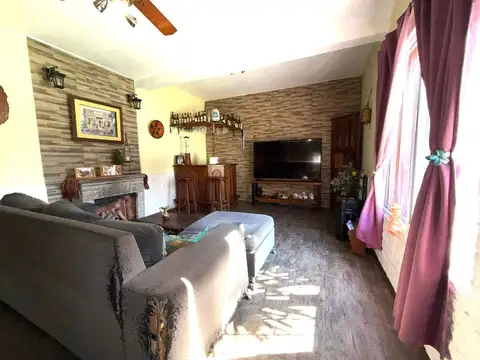 VENTA CASA-3 AMBTS.C/PQUE, PILETA, QUINCHO COCHERA