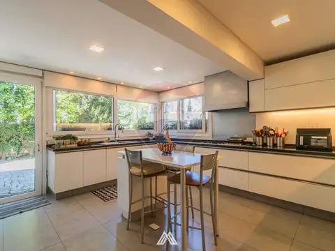 VENDE CASA CARRASCO 5 DORM SERV BARBACOA PISCINA