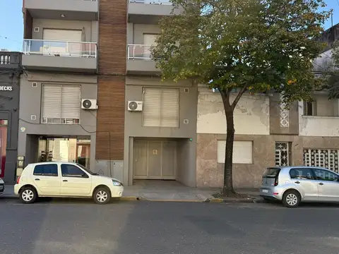 Cochera PB en barrio Lourdes