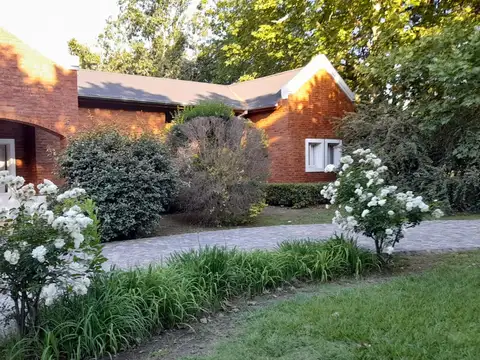 Casa en Venta con 2 cocheras