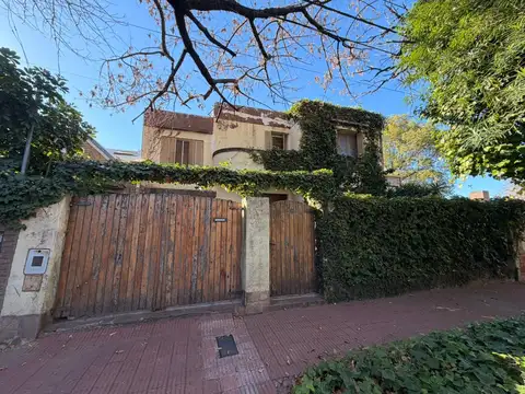 CASA 2 PLANTAS CON PATIO - FISHERTON