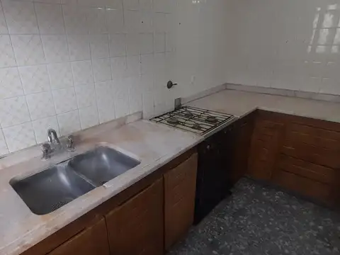 ALQUILER DE DEPARTAMENTO TIPO CASA EN PLANTA ALTA