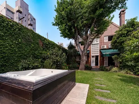 VENTA/PERMUTA - Casa 4 dormitorios con doble cochera. República de la sexta, Rosario.