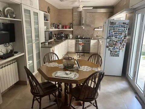 Casa en Venta en Vicente Lopez Vias / Maipu, USD 510.000