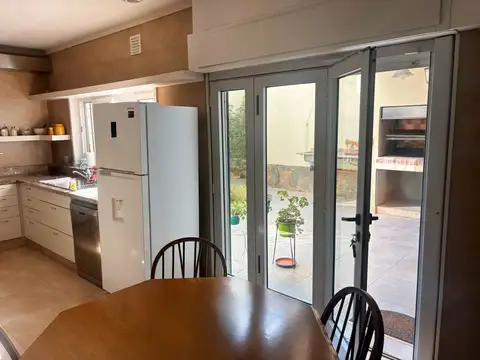 EXCELENTE CASA EN VENTA IMPECABLE ESTADO - VICENTE LOPEZ