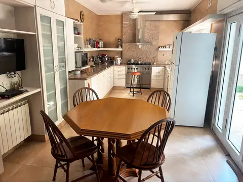Casa 6 ambientes con 3 baños