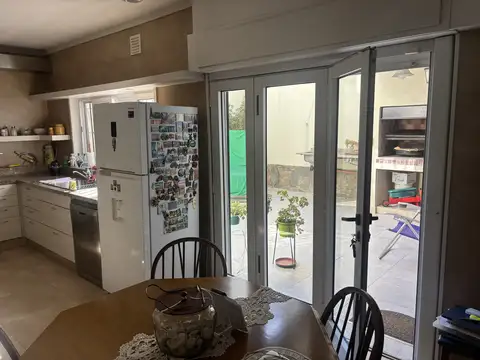 EXCELENTE CASA EN VENTA IMPECABLE ESTADO - VICENTE LOPEZ