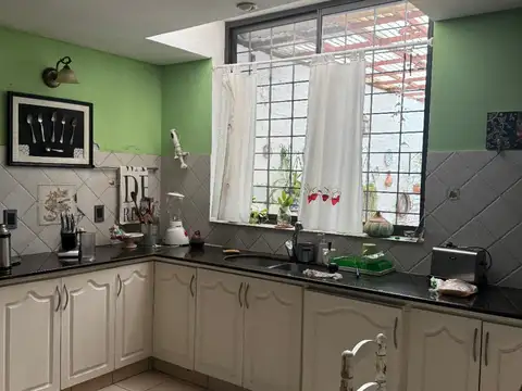 Chalet en venta de 5 dormitorios c/ cochera en Las Heras