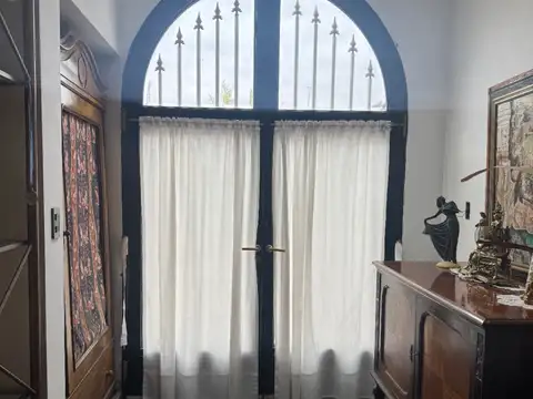 Casa 8 ambientes con 6 baños