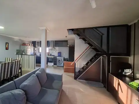 Depto Tipo Casa en Venta de 3 ambientes