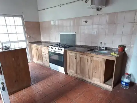 Casa 4 ambientes con 1 baño