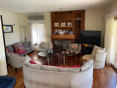 Casa 6 ambientes con 3 baños